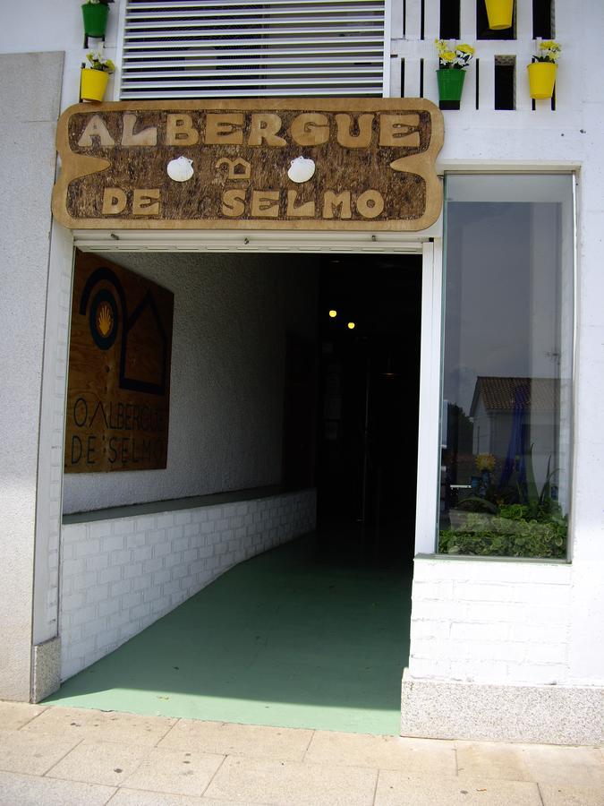 O Albergue De Selmo Arzúa Buitenkant foto